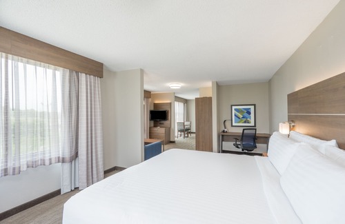 Frankfort Hotel | Comfortable Stay at Holiday Inn Express Frankfort with Pool