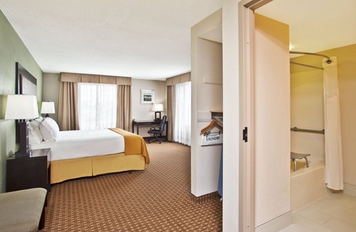 Harrington Hotel | Enjoy Poolside Relaxation at Holiday Inn Express Harrington