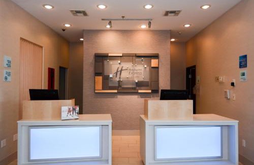 New Boston Hotel | Inviting Holiday Inn Express & Suites New Boston Awaits You