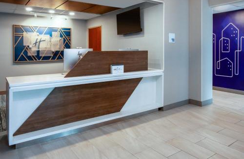 North Lima Hotel | Comfortable Stay at Holiday Inn Express Youngstown/Boardman