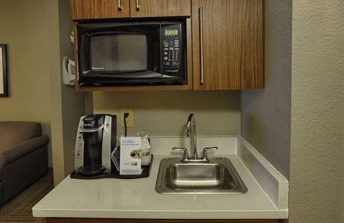 Pell City Hotel | Relax at Holiday Inn Express & Suites Pell City with Pool