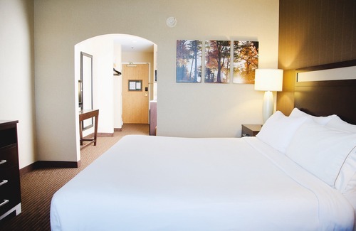 Watertown Hotel | Discover Holiday Inn Express Watertown-Thousand Island
