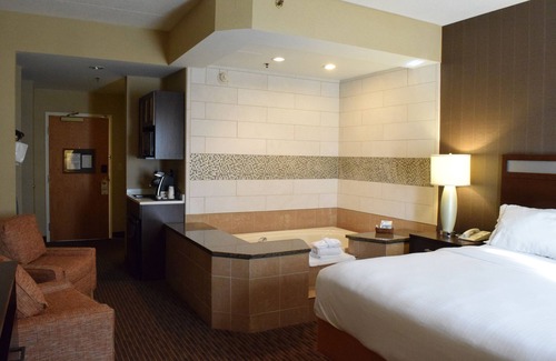 Watertown Hotel | Discover Holiday Inn Express Watertown-Thousand Island