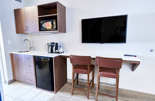 Dieppe Hotel | Exceptional Holiday Inn Express Dieppe with Pool & Breakfast