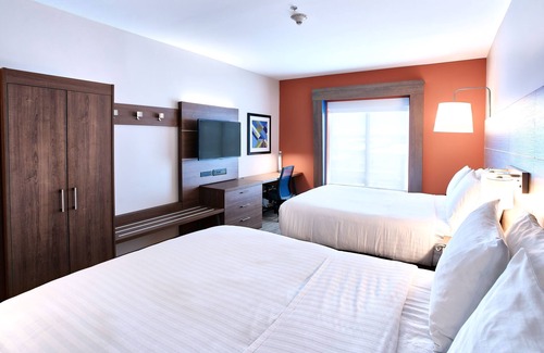 Dieppe Hotel | Exceptional Holiday Inn Express Dieppe with Pool & Breakfast