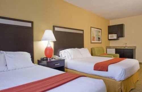 Acworth Hotel | Discover Holiday Inn Express Kennesaw with Pool & Ocean View