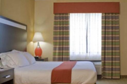Acworth Hotel | Discover Holiday Inn Express Kennesaw with Pool & Ocean View