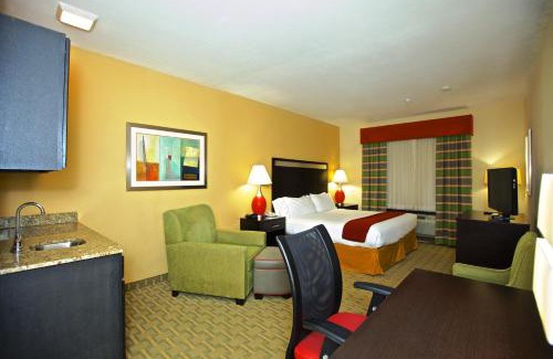 Acworth Hotel | Discover Holiday Inn Express Kennesaw with Pool & Ocean View