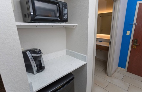 Athens Hotel | Guest Favorite: Holiday Inn Express Hotel & Suites Athens