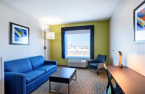 Bastrop Hotel | Welcoming Holiday Inn Express Hotel & Suites Bastrop Awaits