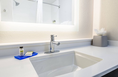 Bastrop Hotel | Welcoming Holiday Inn Express Hotel & Suites Bastrop Awaits