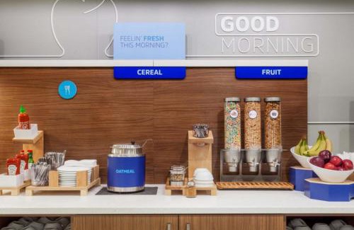 Bedford Hotel | Comfortable Holiday Inn Express Bedford with Pool & Breakfast