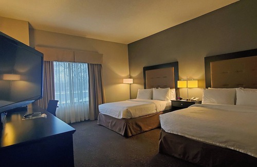 Cheektowaga Hotel | Top-Rated Holiday Inn Express Buffalo-Airport with Pool & Spa