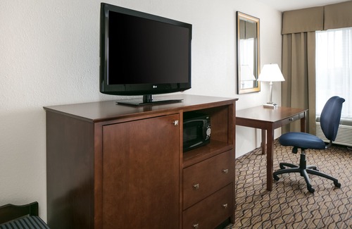 Clinton Hotel | Experience Comfort at Holiday Inn Express in Clinton
