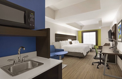 Durant Hotel | Relax at Holiday Inn Express Durant with Pool & Breakfast