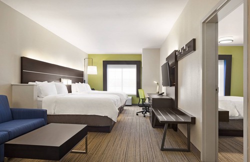 Durant Hotel | Relax at Holiday Inn Express Durant with Pool & Breakfast