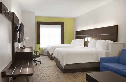Durant Hotel | Relax at Holiday Inn Express Durant with Pool & Breakfast