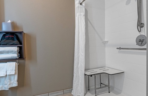 Kilgore Hotel | Top-Rated Holiday Inn Express Hotel & Suites Kilgore Awaits