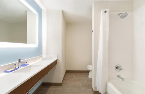Lavonia Hotel | Highly Rated Holiday Inn Express & Suites Lavonia Awaits You