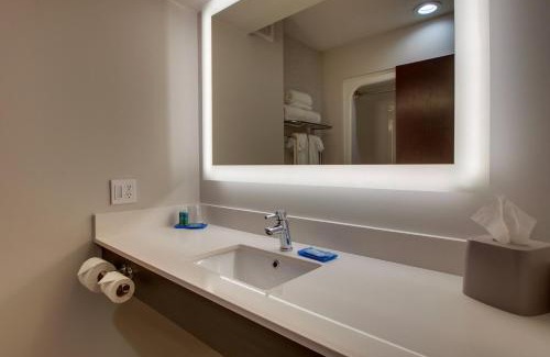 Lebanon Hotel | Convenient Stay at Holiday Inn Express Hotel & Suites Lebanon