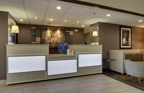 Lebanon Hotel | Convenient Stay at Holiday Inn Express Hotel & Suites Lebanon