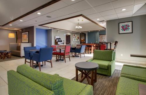 Lebanon Hotel | Convenient Stay at Holiday Inn Express Hotel & Suites Lebanon