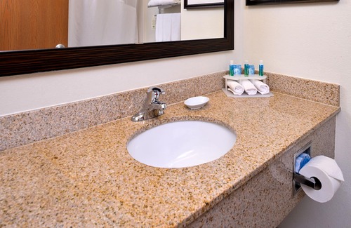 Lititz Hotel | Guest Rated: Holiday Inn Express Lancaster-Lititz with Pool