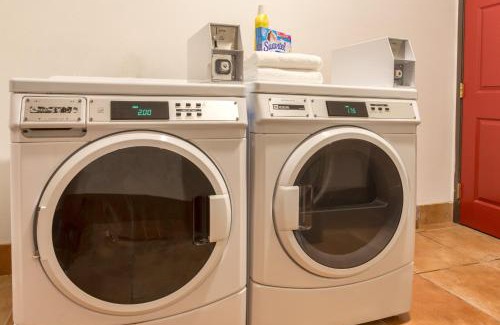 Manteca Hotel | Guest Rated Holiday Inn Express Manteca with Pool & Breakfast