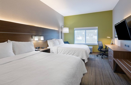 Weston Hotel | Top-Rated Holiday Inn Express Weston: Pool & Breakfast Included