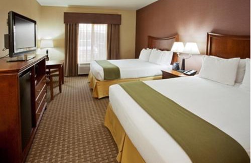 Willows Hotel | Family-Friendly Holiday Inn Express Willows with Hot Tub