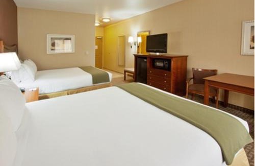 Willows Hotel | Family-Friendly Holiday Inn Express Willows with Hot Tub