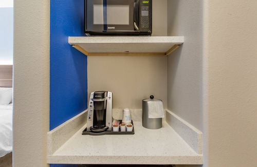 Alvin Hotel | Discover Holiday Inn Express Houston-Alvin: Family-Friendly Stays