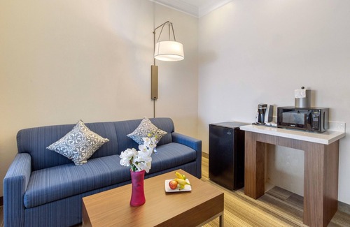 Alvin Hotel | Discover Holiday Inn Express Houston-Alvin: Family-Friendly Stays