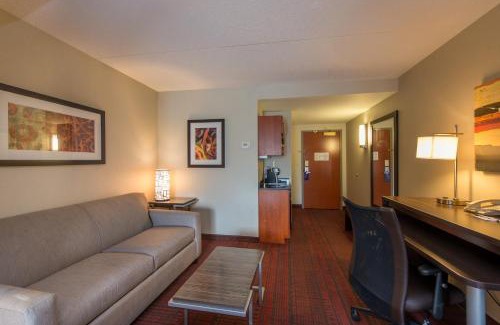 Auburn Hotel | Comfortable Stay at Holiday Inn Express Auburn with Breakfast