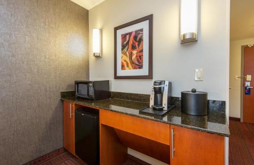 Auburn Hotel | Comfortable Stay at Holiday Inn Express Auburn with Breakfast