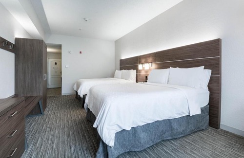 Jasper Hotel | Comfortable Stay at Holiday Inn Express Jasper with Breakfast