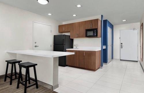 Marina Hotel | Eco-Friendly Holiday Inn Express & Suites Near State Beach