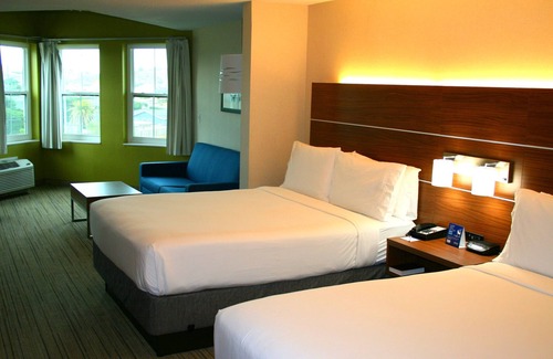 Marina Hotel | Eco-Friendly Holiday Inn Express & Suites Near State Beach