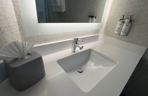 Marina Hotel | Eco-Friendly Holiday Inn Express & Suites Near State Beach