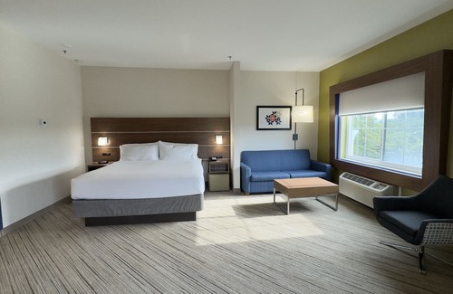 Marina Hotel | Eco-Friendly Holiday Inn Express & Suites Near State Beach
