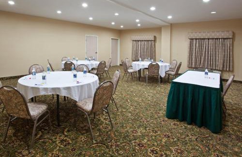 Marion Hotel | Family-Friendly Holiday Inn Express Hotel & Suites Marion