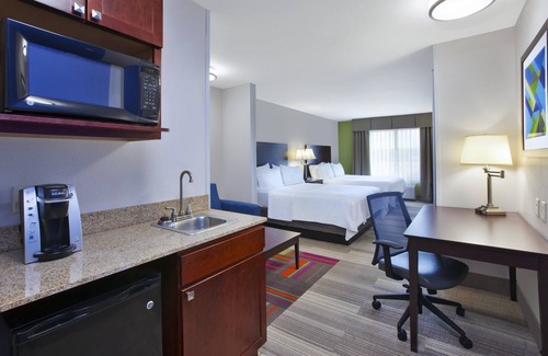 Niles Hotel | Comfortable Stay at Holiday Inn Express Niles with Pool & Breakfast
