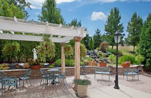 Warren Hotel | Stay at Holiday Inn Express Youngstown North-Warren/Niles