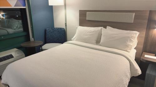 Drums Hotel | Comfortable Stay at Holiday Inn Express Drums-Hazelton