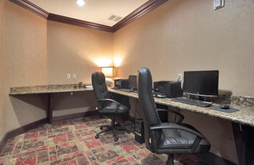 Hurst Hotel | Top-Rated Holiday Inn Express DFW West with Ocean View