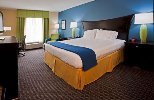 Largo Hotel | Cozy Holiday Inn Express Largo-Clearwater: Pet Friendly & Oceanfront