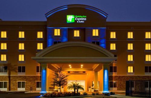Largo Hotel | Cozy Holiday Inn Express Largo-Clearwater: Pet Friendly & Oceanfront