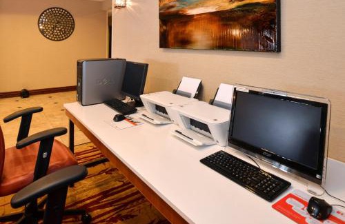 North Central Omaha Hotel | Guest Favorite: Holiday Inn Express Cherry Hills with Pool & Ocean View