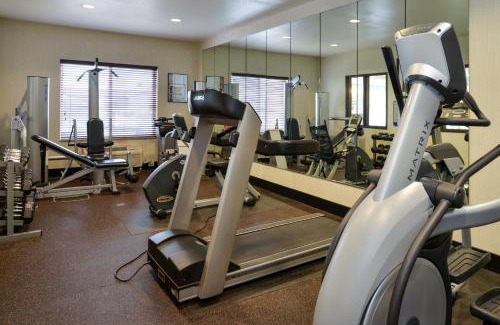 North Central Omaha Hotel | Guest Favorite: Holiday Inn Express Cherry Hills with Pool & Ocean View