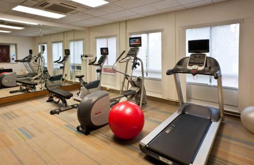 Scott Hotel | Family-Friendly Holiday Inn Express Scott-Lafayette West